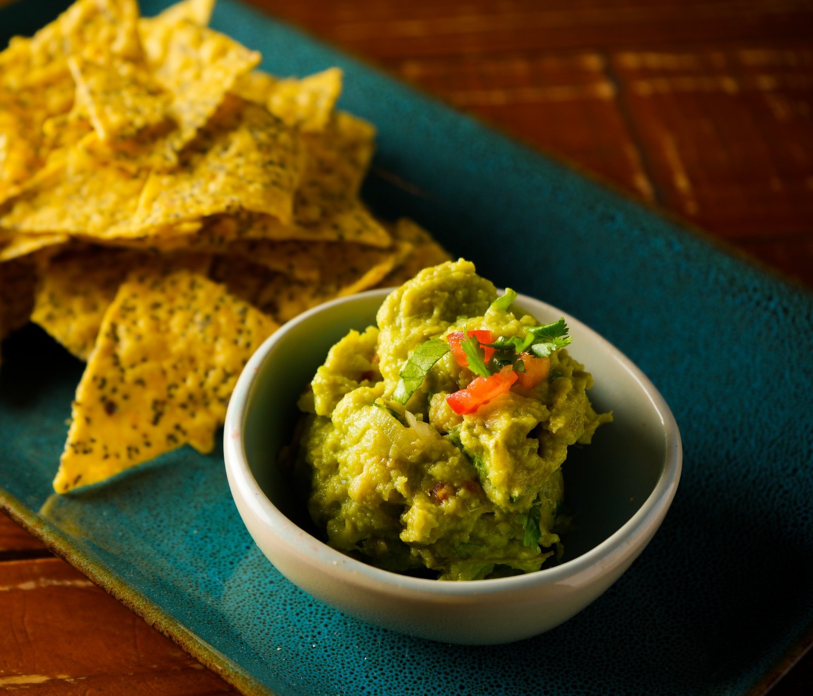 Guacamole con totopos de La Mezcalería